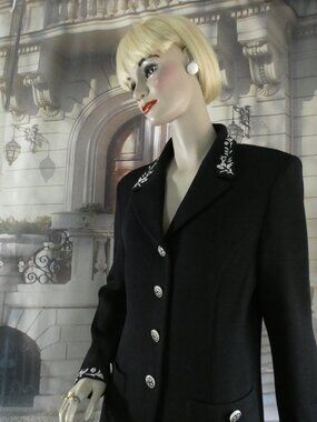 St. John Collection Skirt Suit Sz 12 Dk Blue Blazer White Embroidery Dk Blue Skt